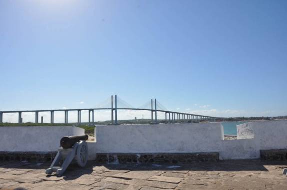 Forte dos Três Reis Magos, em Natal - RN. Ao fundo, a bela ponte sobre o rio Potengi